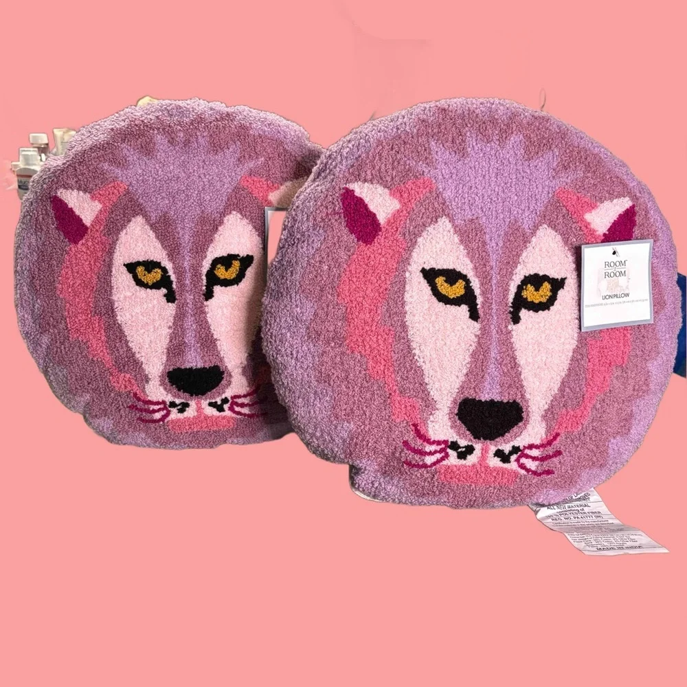 1 Lion Face Embroidered‎ Round Decorative Accent Animal Pillow1 15x 15”.